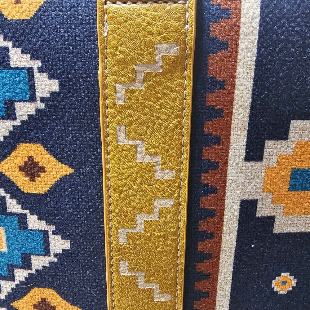 Wrangler Women's Southwestern Print Dual Sided Wide Canvas Tote 17 X 5 X 13 - Picture 5 of 16